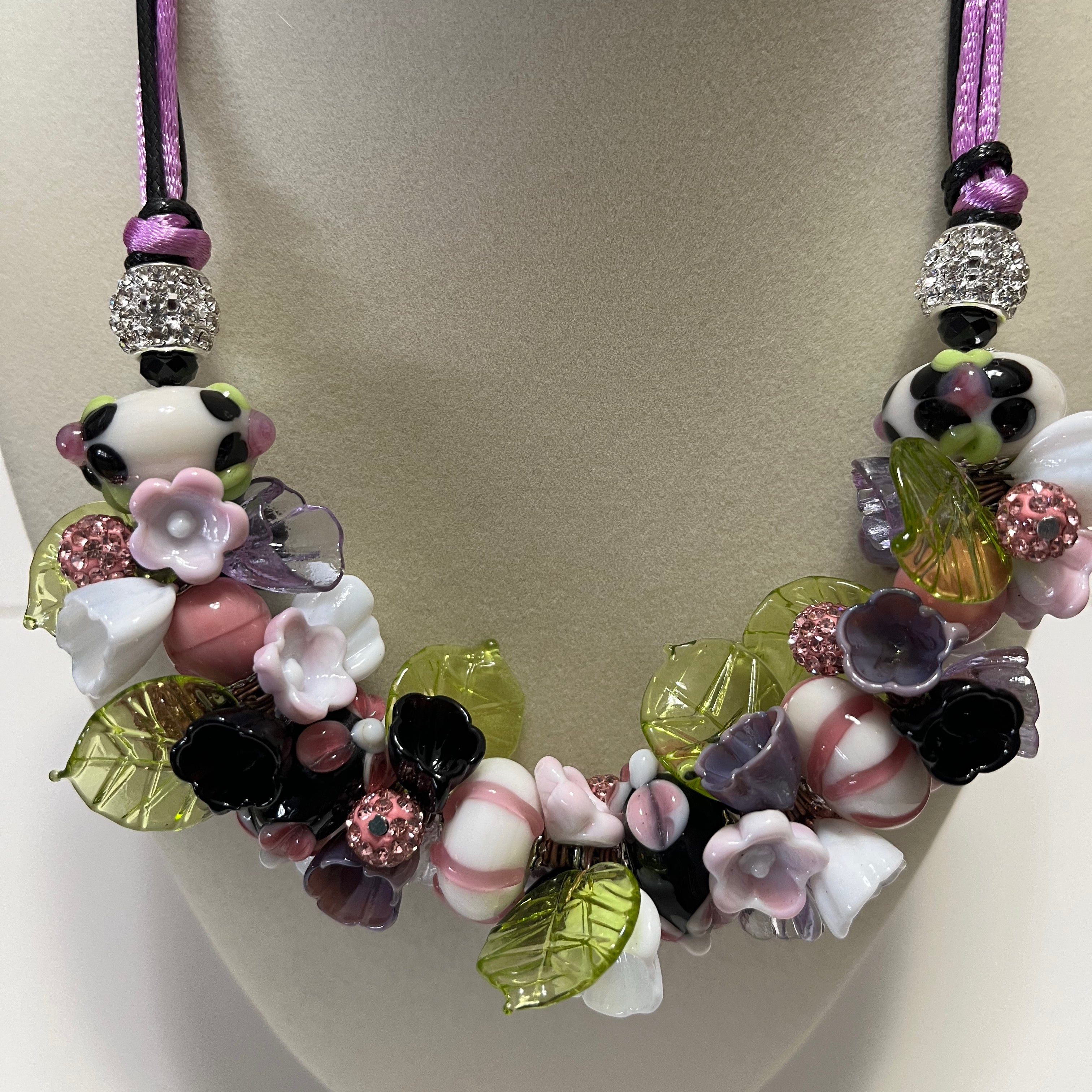 Pink flowers necklace