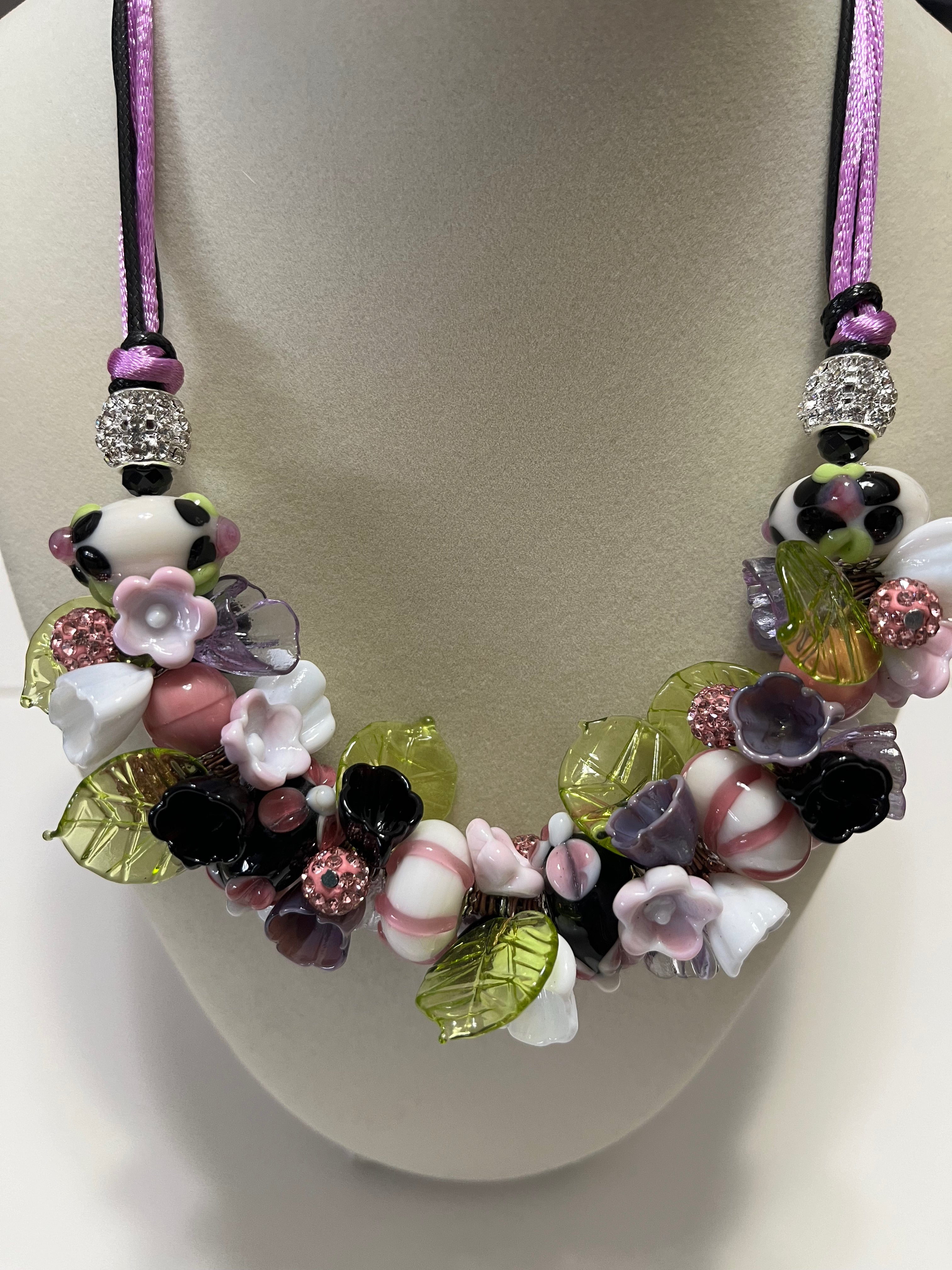 Pink flowers necklace