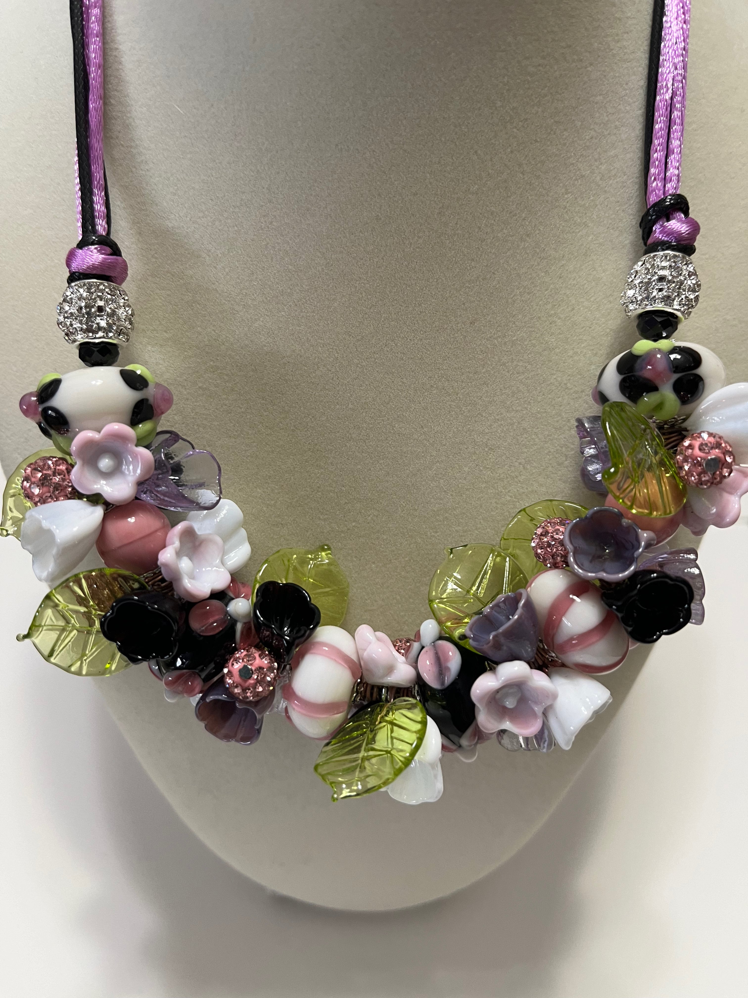 Pink flowers necklace