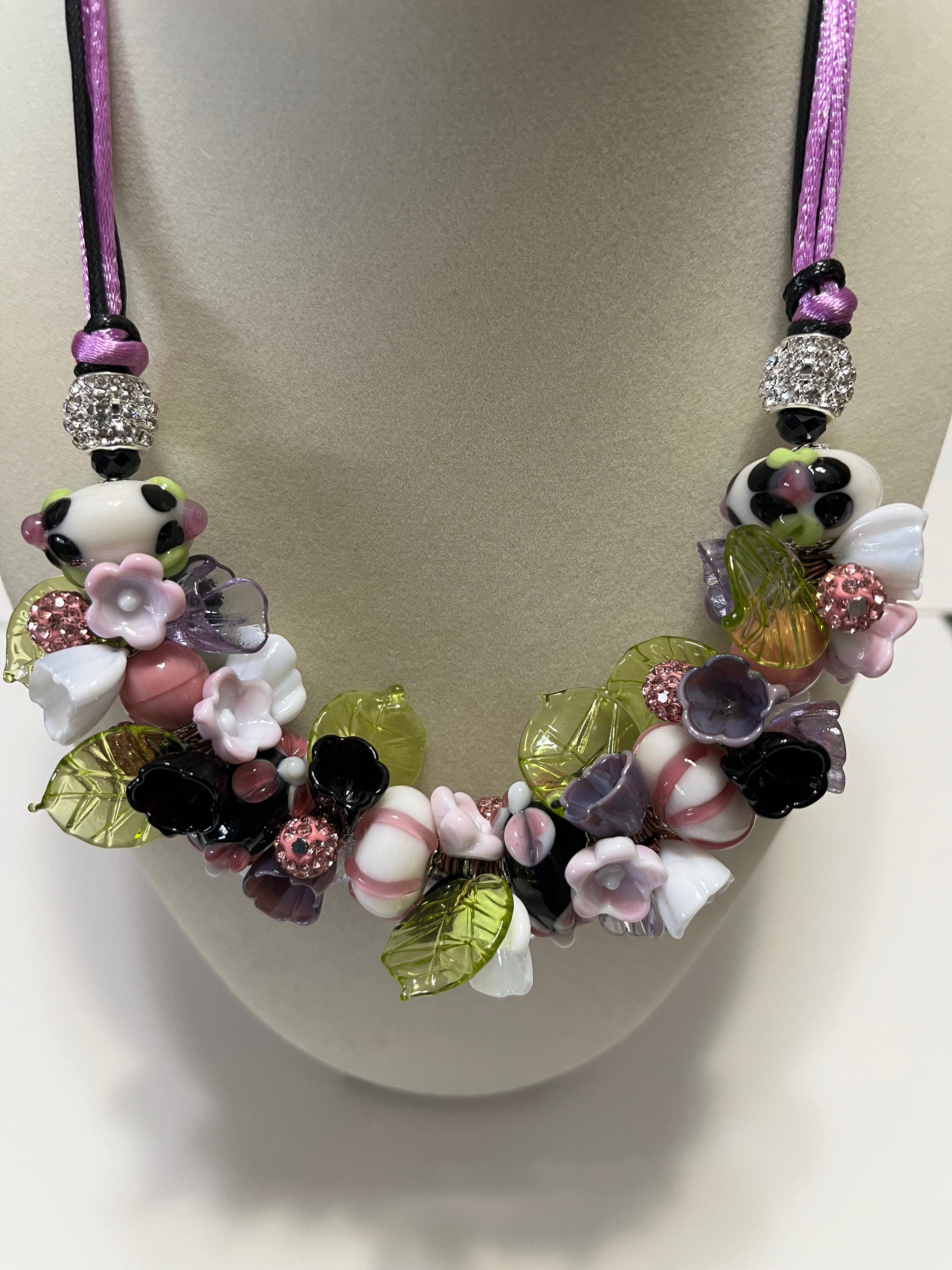 Pink flowers necklace