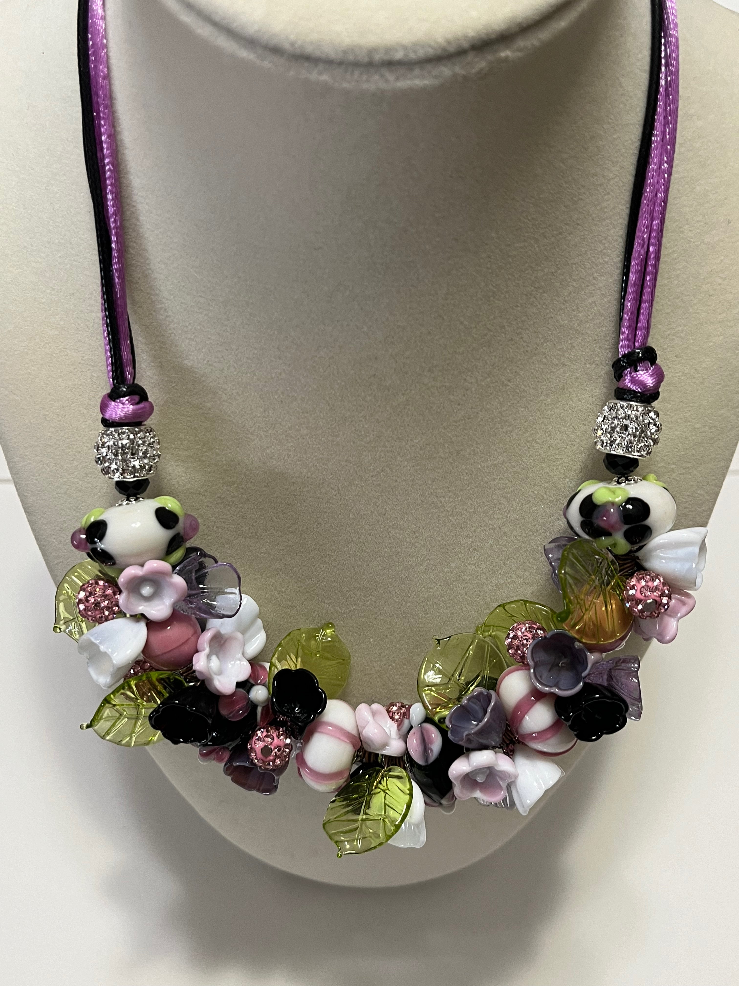 Pink flowers necklace