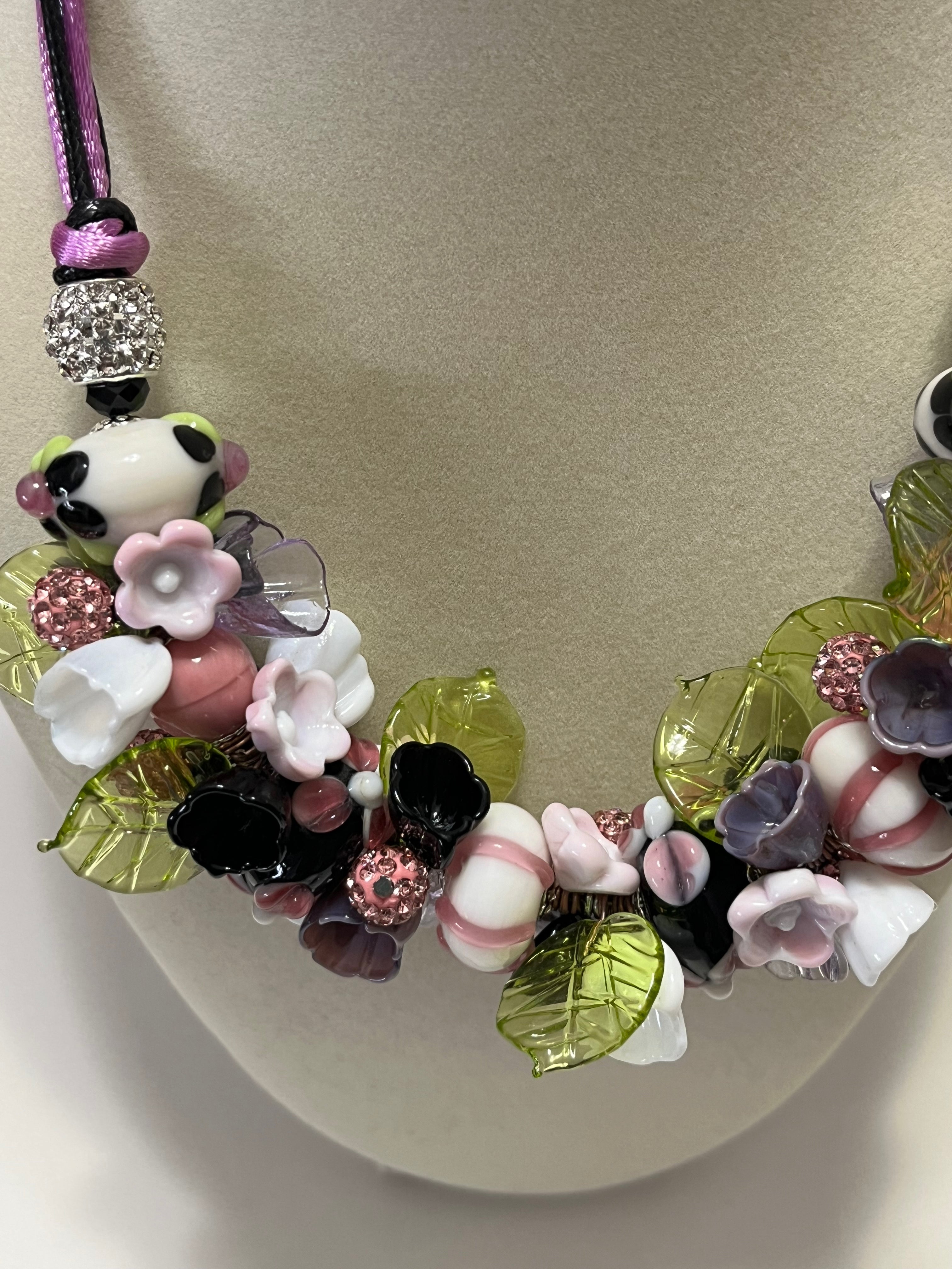 Pink flowers necklace