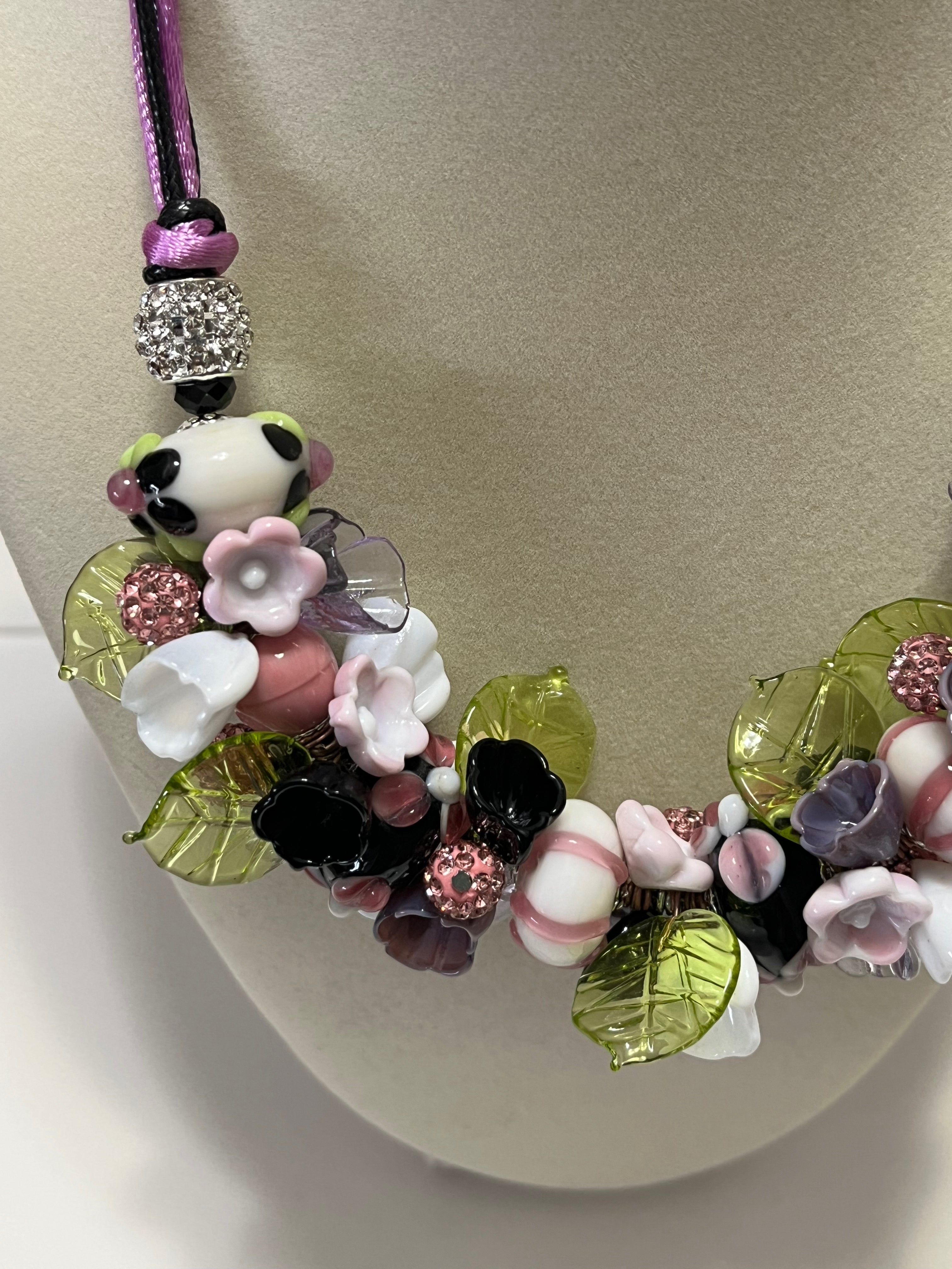 Pink flowers necklace