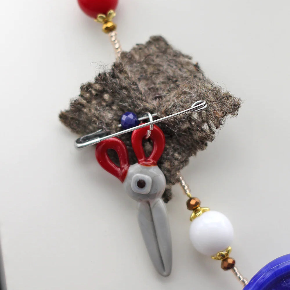 Button uncinetto necklace