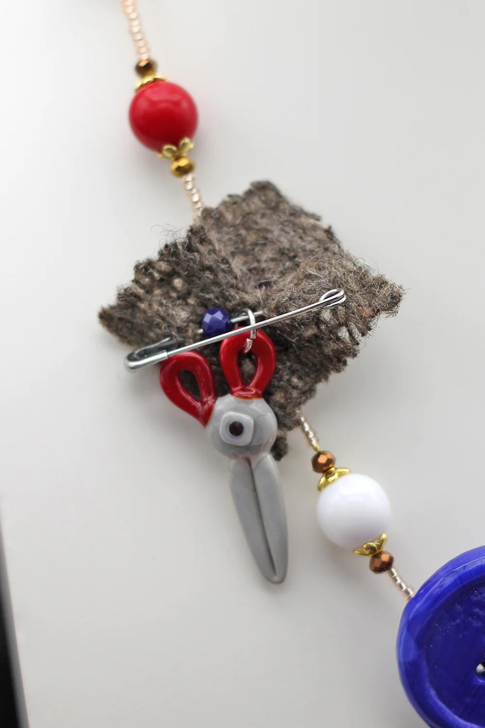 Button uncinetto necklace
