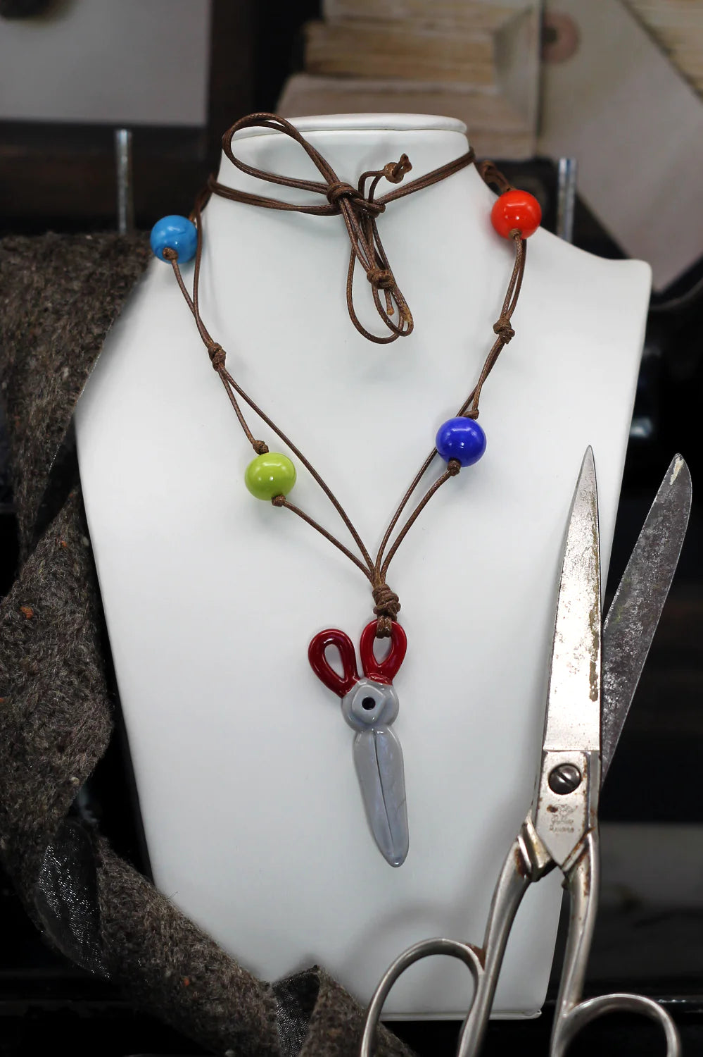 Scissor cucito pendant necklace