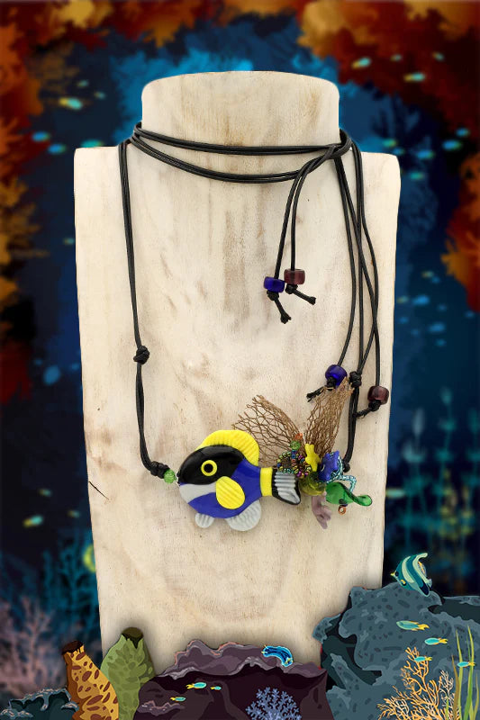 Pesce Chirurgo pendant necklace with fish, corals and shells