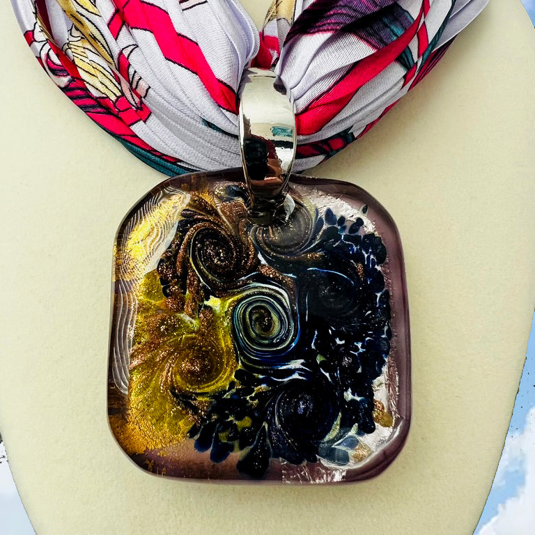 Fantasy pendant with pink foulard