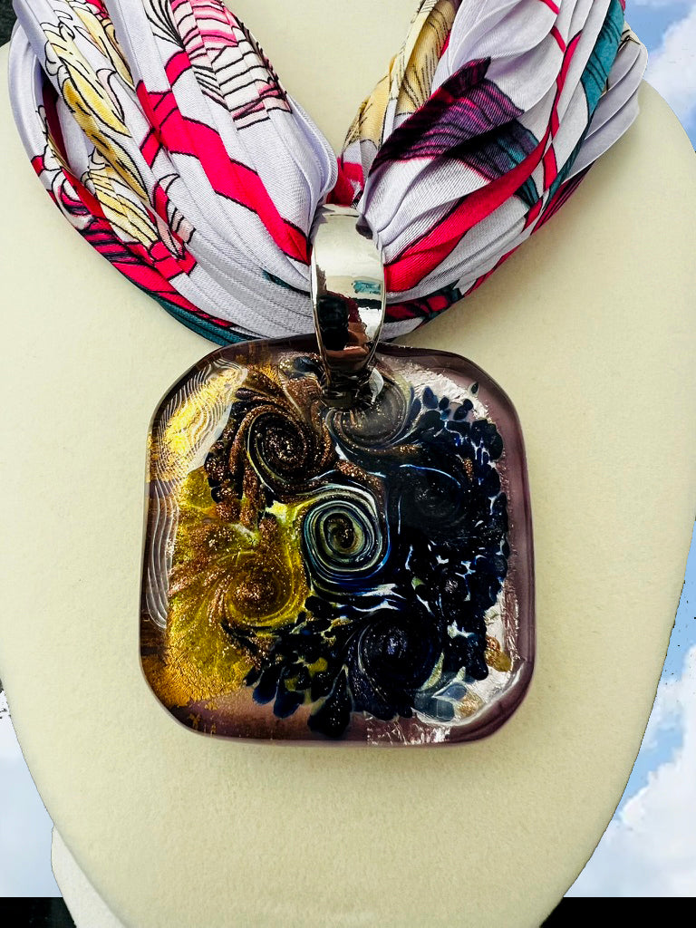 Fantasy pendant with pink foulard