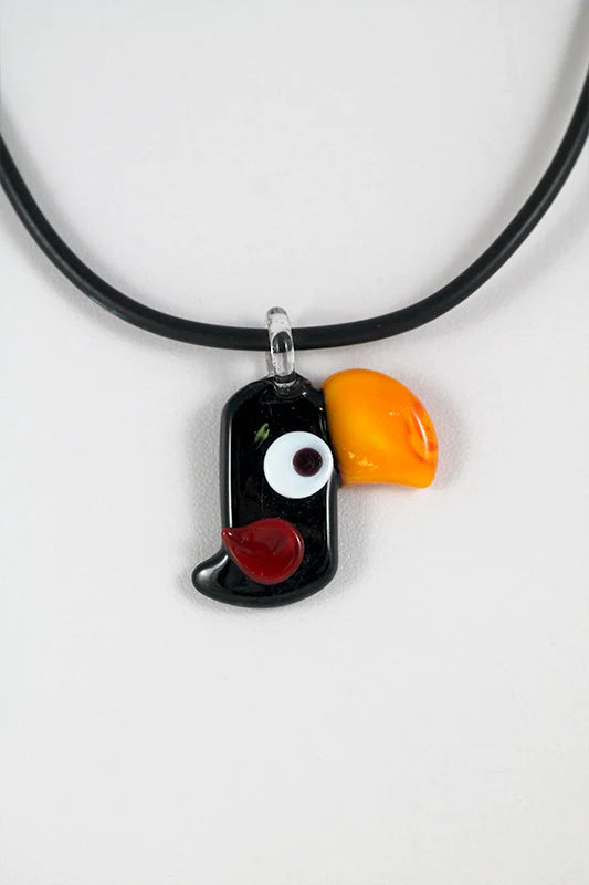 Toucan pendant necklace black